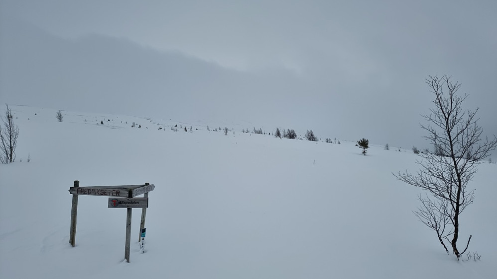 Fortsatt ikke noe fjell å se oppe ved stikrysset