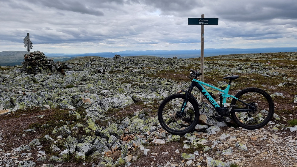 Markering og skilt på høyeste punkt