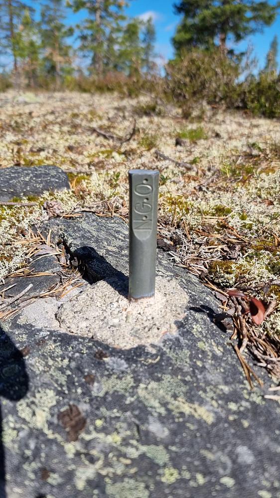 Påle i berget på toppen