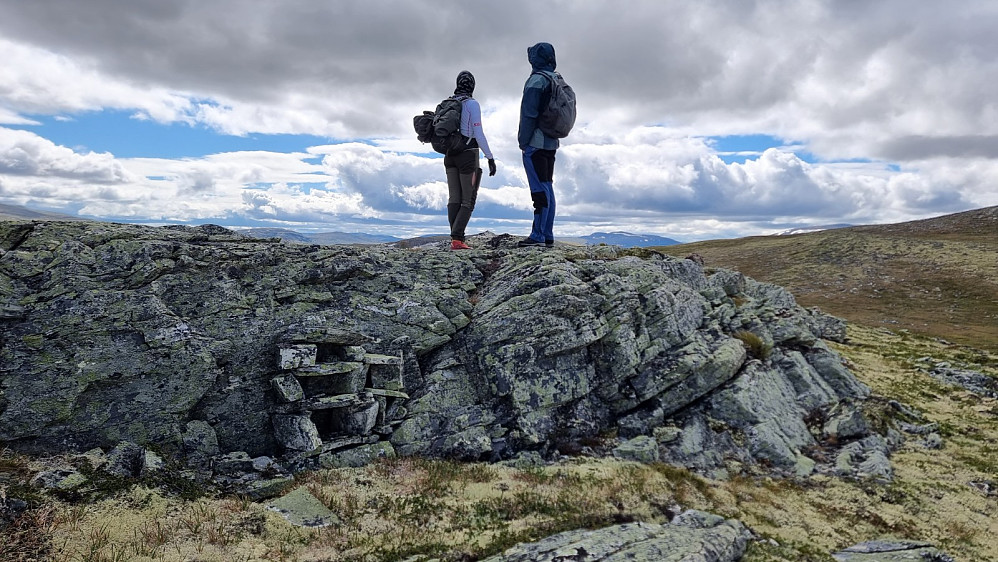 Se trappa som er murt opp mot bergkanten