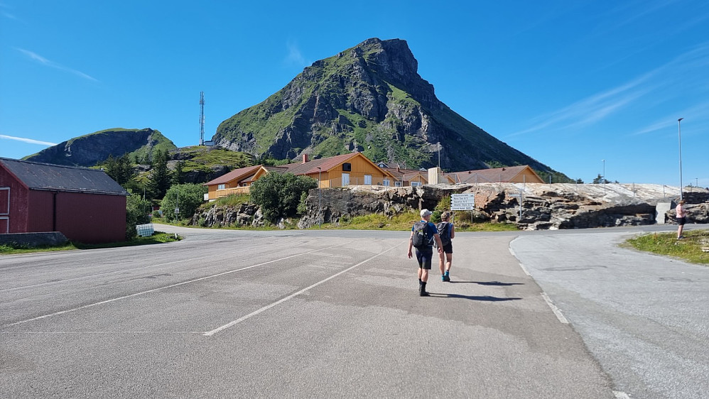 Etter en fin tur med hurtigbåten var det en spent gjeng som gikk i land på Lovund
