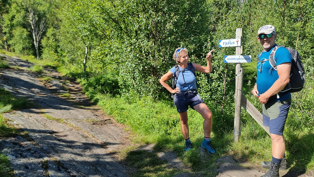 Det var også skiltet ved stistart og det gikk flott sti gjennom skogen
