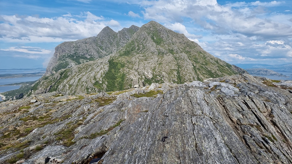 Fra toppen og over på Dønnamannen