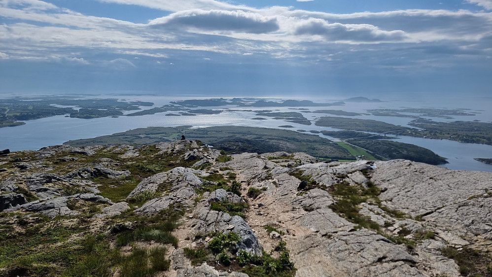 Utsikt vestover mot Herøy og farvannet jeg padlet på dagens første tur