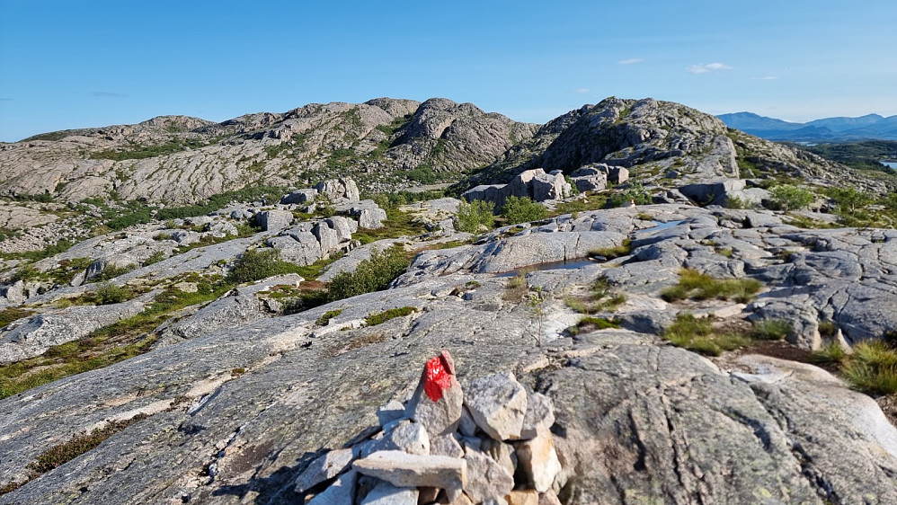 Tydelig merket oppover ryggen av fjellet