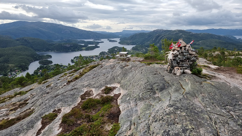 Utsikt ned mot Bagnsund og turstart