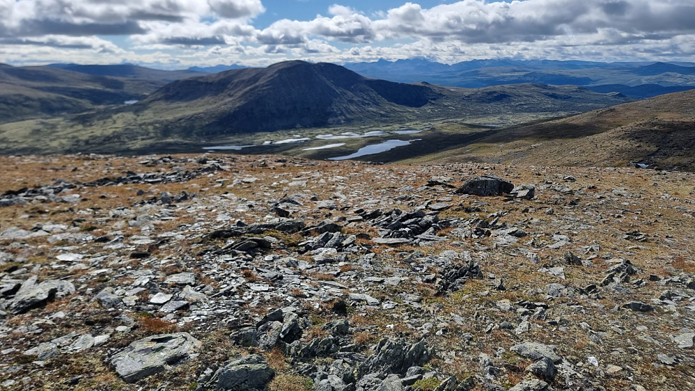 Tilbakeblikk ned mot vannene