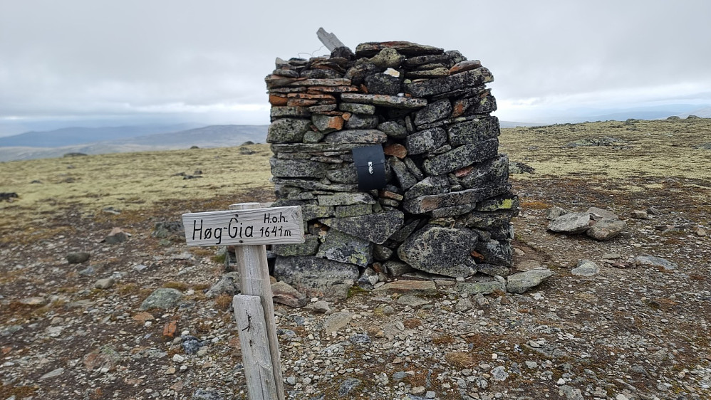Endelig var jeg her og jeg reflektere litt over hvor heldig jeg er som kan bestige et slikt fjell. Det er en lang kjøretur hjemmefra og en hard tur opp, men det gir en god følelse å ha klart det
