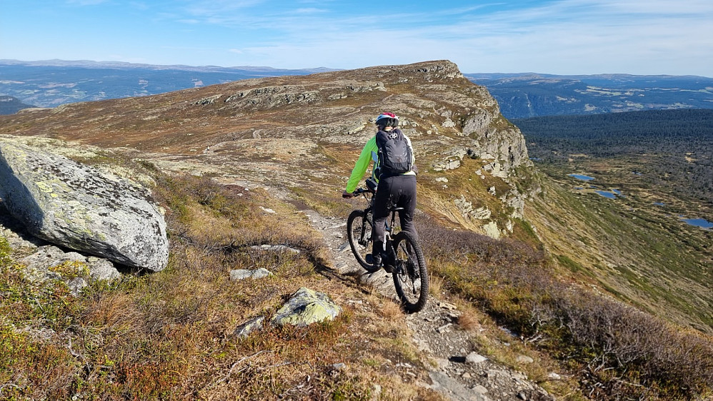 Det ble en avstikker på ryggen ut til Østre Bånseterkampen på flott sykkelsti