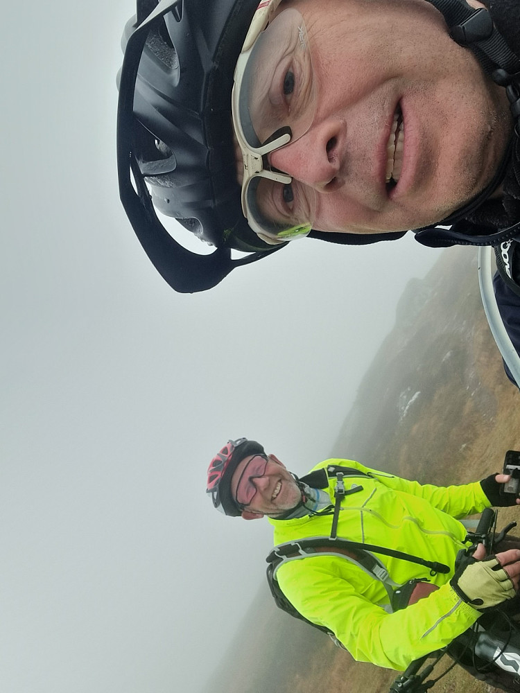 Fornøyde karer på Hitfjellet