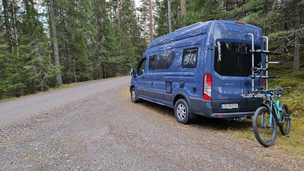 Jeg fikk klemt inn bilen ved dette veikrysset