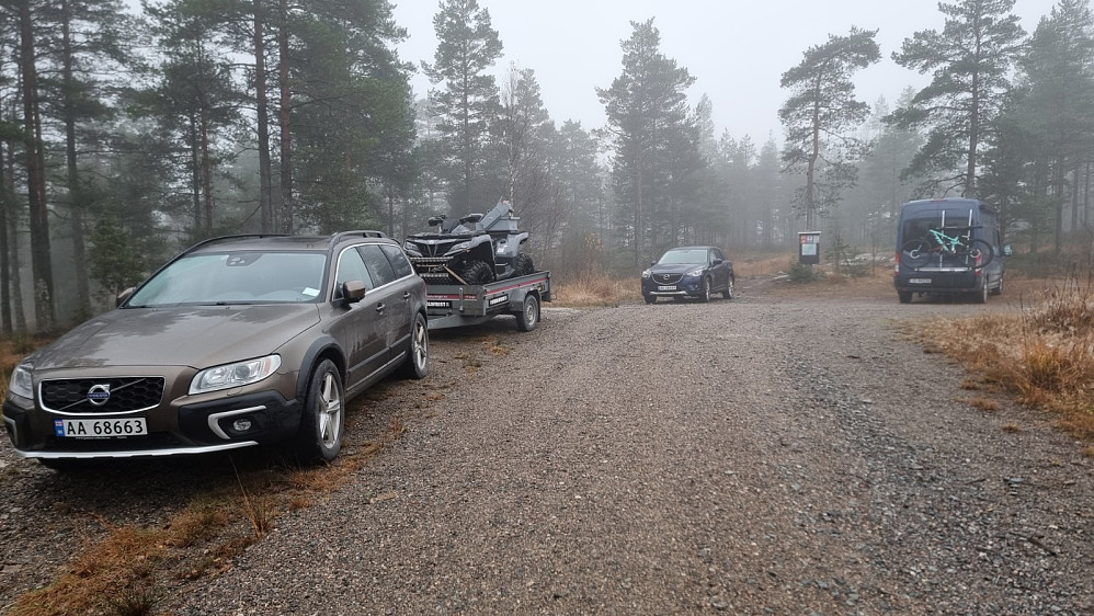 Det kom en gjeng med Elgjegere opp på parkeringsplassen