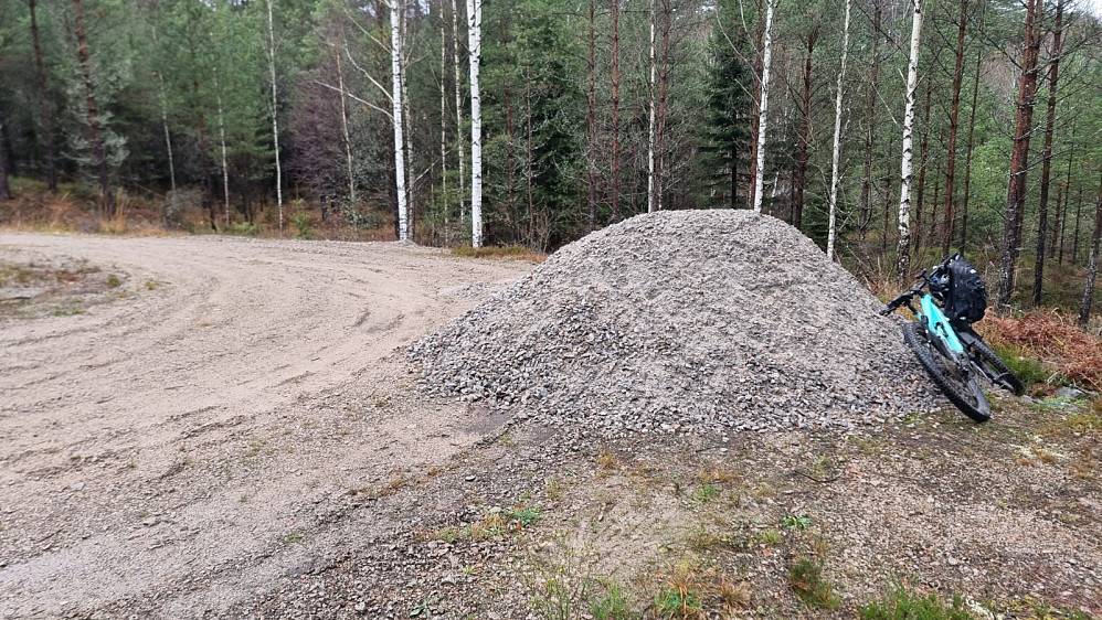 Ved veis ende parkerte jeg sykkelen og fortsatte til fots