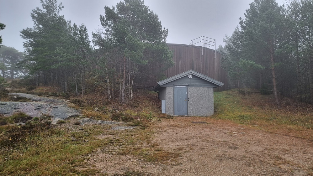 Vann reservoar rett under toppen
