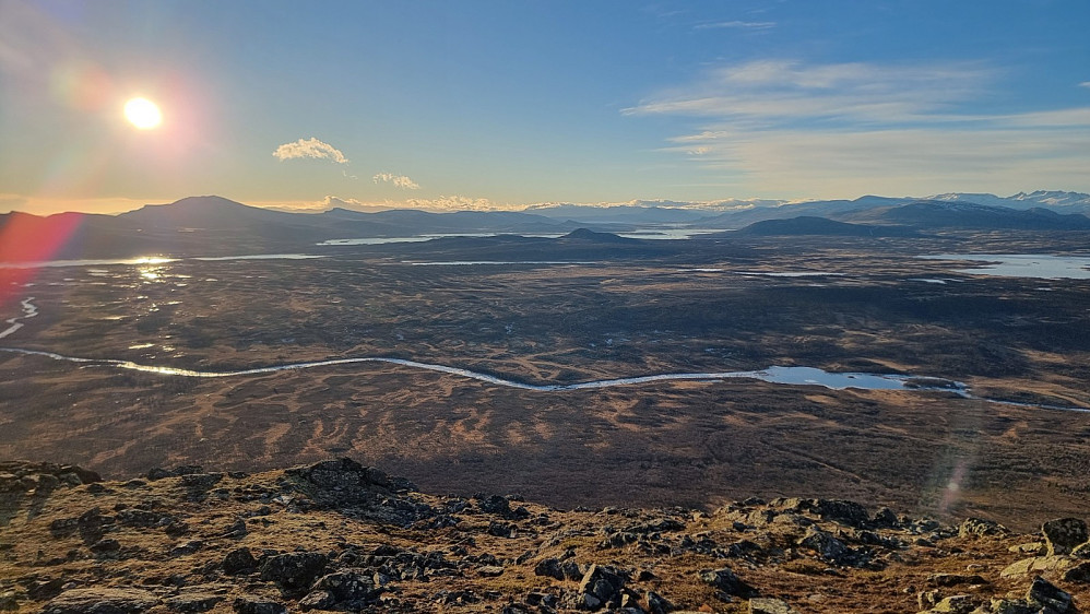 Utsikt mot vest. Skaget til venstre og Jotunheimen til høyre