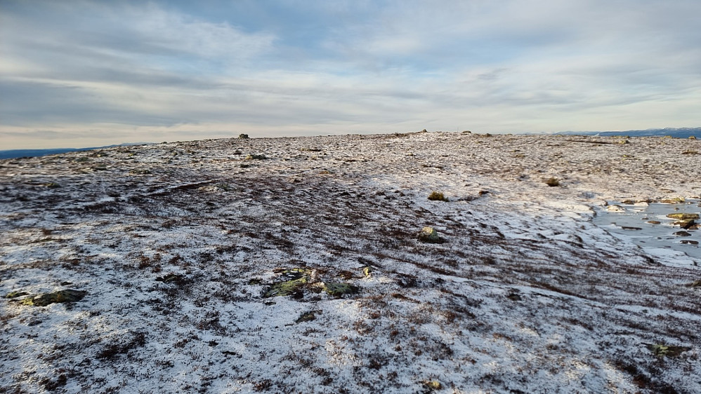Bare litt rim på bakken oppe på toppen