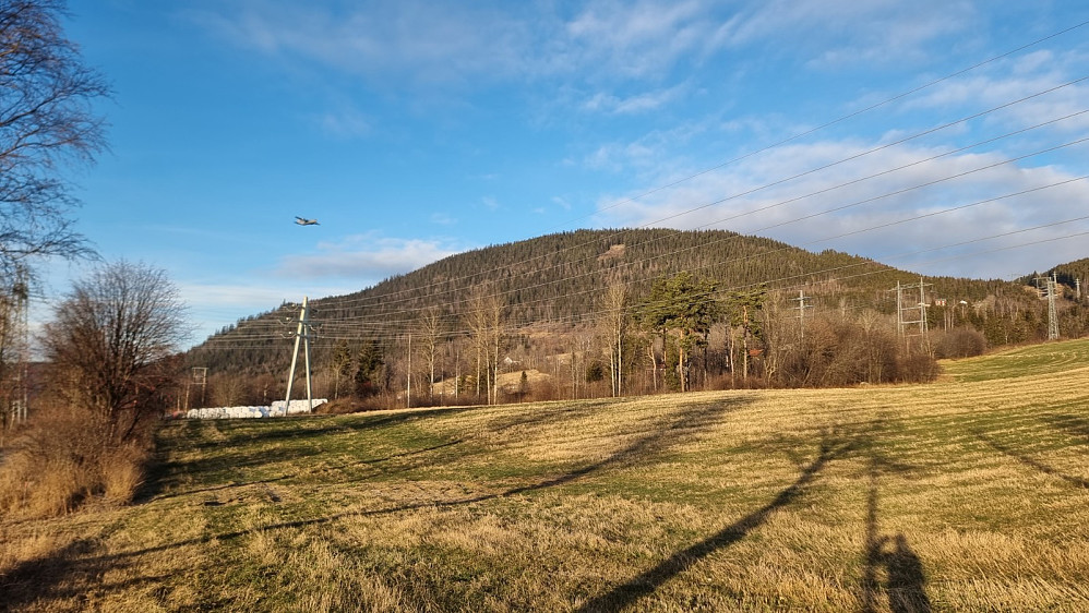 Opp mot Balbergkampen i det et Orion fly passerer i lav høyde