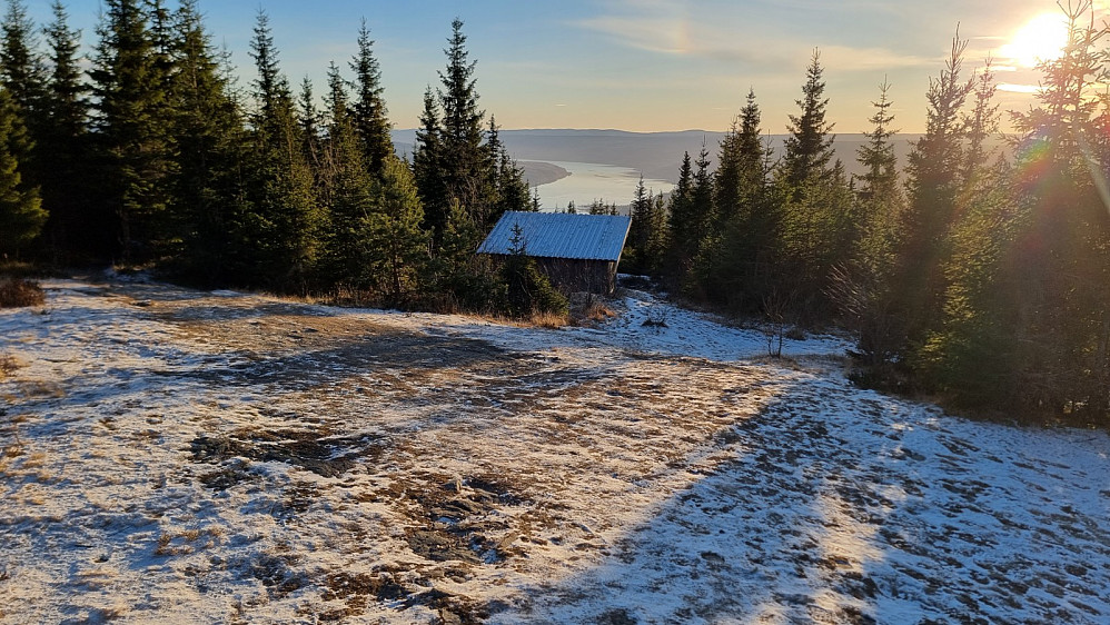 Det har begynt å legge seg litt is på Mjøsa nå,