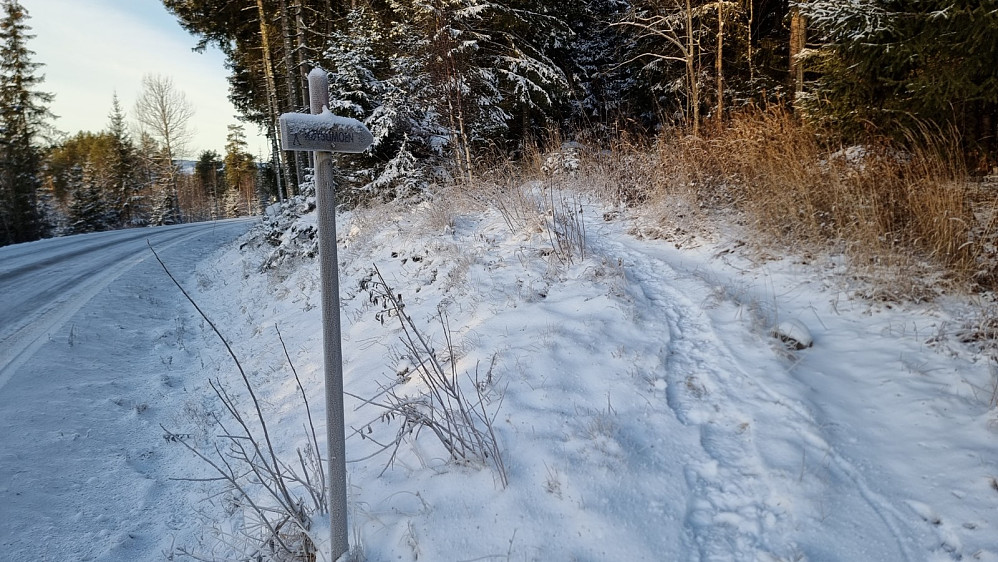 Turstart opp skiltet sti