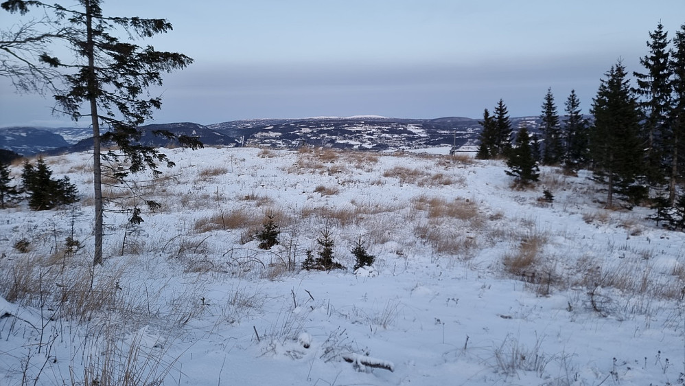 Utsikt mot Lillehammer. Nevelfjell i bakgrunnen