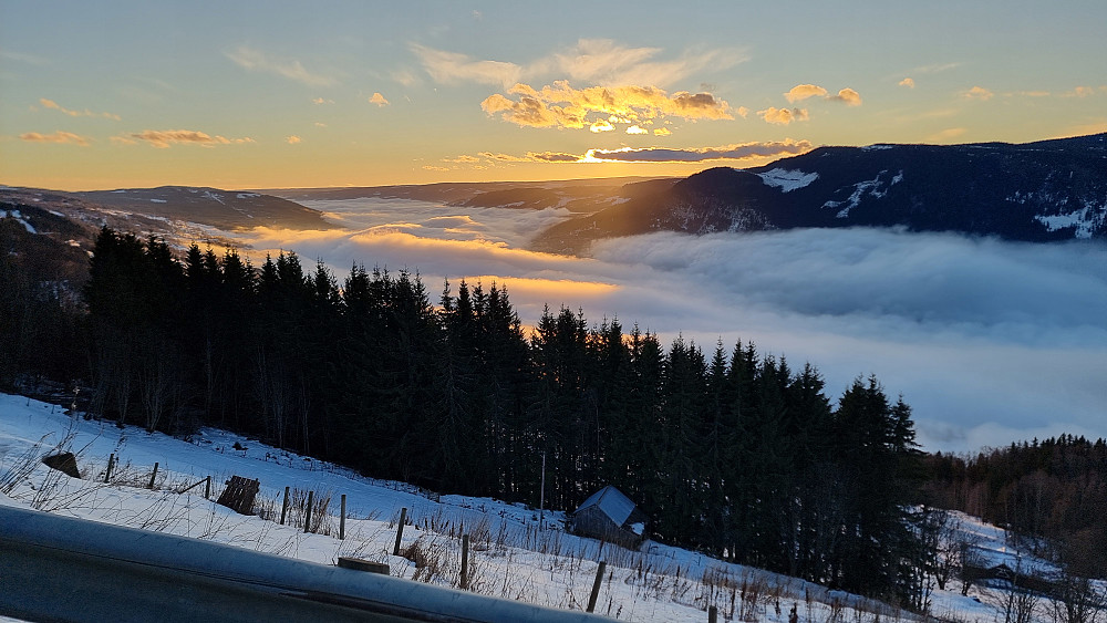 Spektakulært med utsikten ned mot Øyer på turen ned fra fjellet