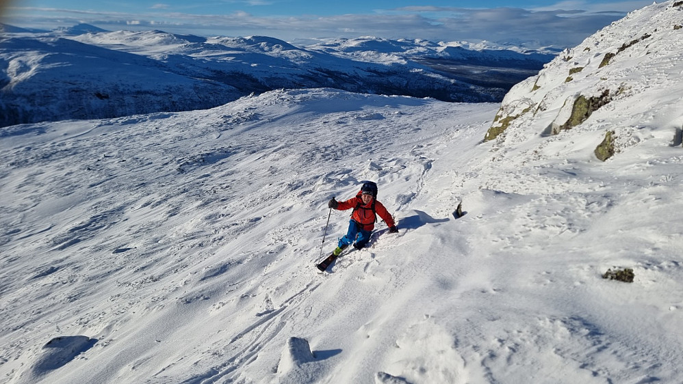 Her var det glatt med is under snøen, så det var vanskelig å få feste