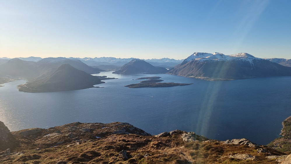 Brutal utsikt fra toppen. Det er noen flere topper å velge i her