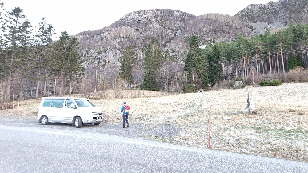 Turstart nede ved hovedveien ved Midsund