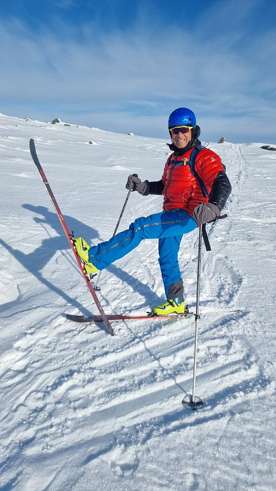 Det ble en artig aketur ned igjen og JHA var storfornøyd med de nye skiene