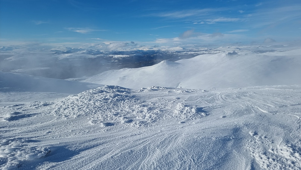 Utsikt mot dagens to første topper, Digervardin og Gravdalsfjellet