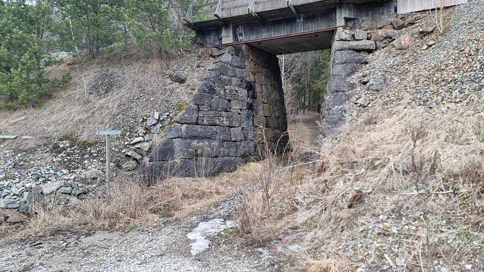 Stien var gruset opp til jernbaneundergangen