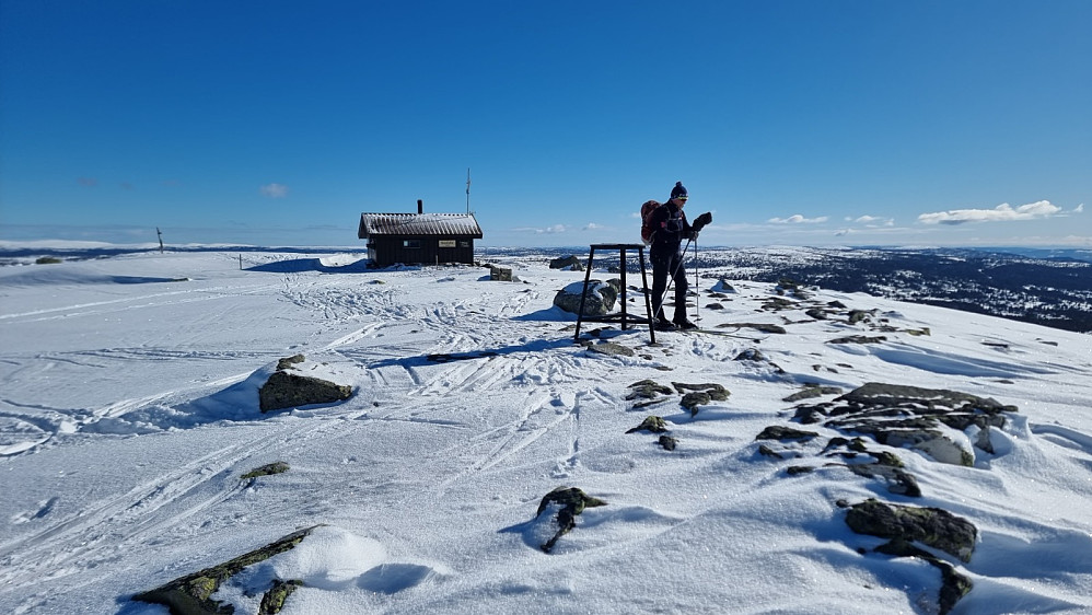 JHA ved siktskiva på toppen. Vi traff en Normann, en Skotte og flere Amerikanere på toppen. De skulle alle gå Birken på lørdag. Vi får håpe været blir like bra da.