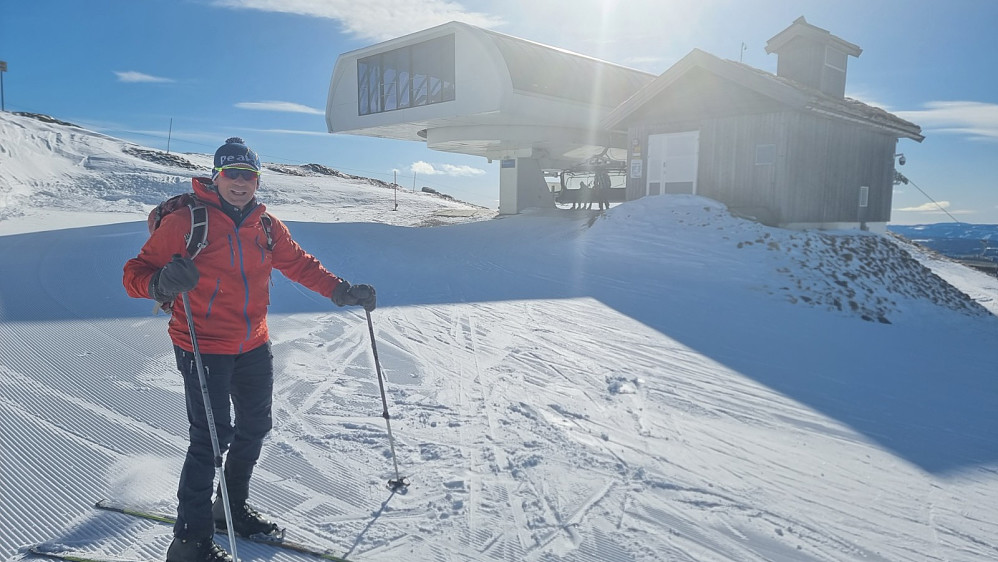 Da var vi ferdige med heisturen og tok skiene fatt videre innover fjellet