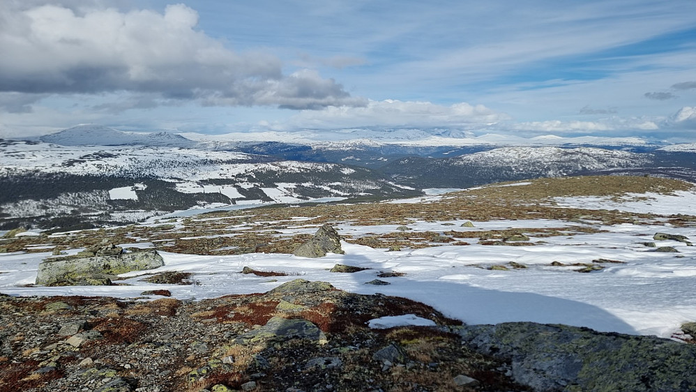 Fra toppen ser man langt, men lavt skydekke i dag reduserte utsikten noe
