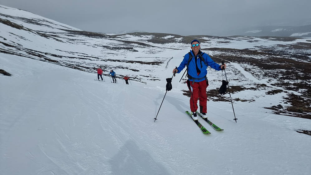 Tørr og fast snø i alpinløypa, så det var ganske lett å gå opp i dag