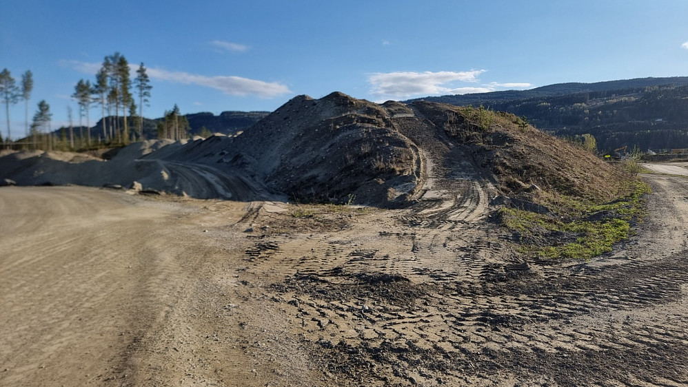 Denne toppen i Hovemoen er kun et sand depot, og er snart utradert