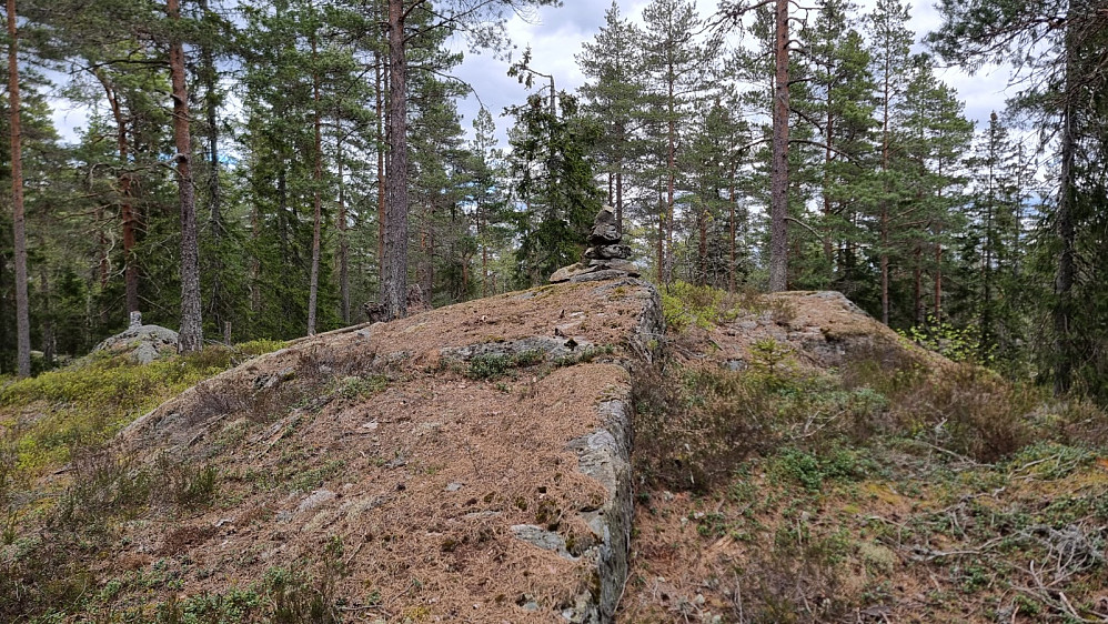 Markering på turens første topp