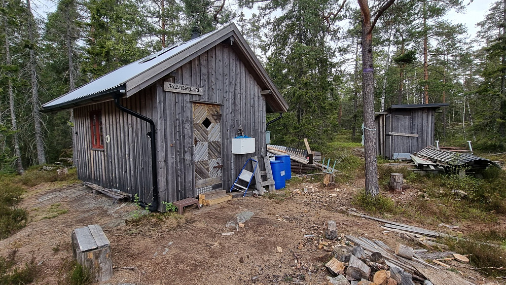 På returen passerte jeg dette rottereiret av en hytte