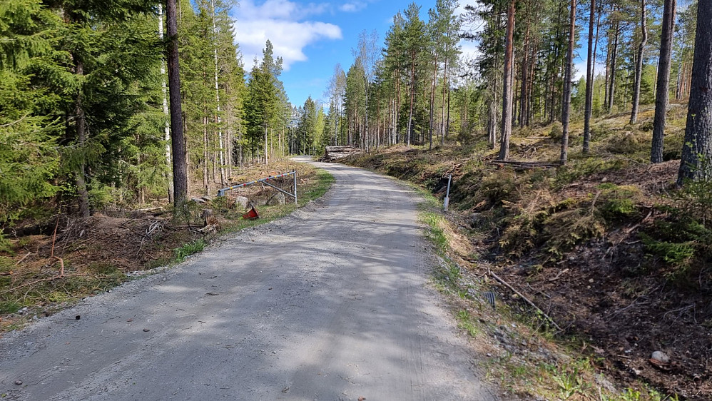 Bommen stod åpen ved turstart og jeg kunne nok ha kjørt inn for å korte ned sykkelturen, men jeg hadde bare godt av litt ekstra trim.