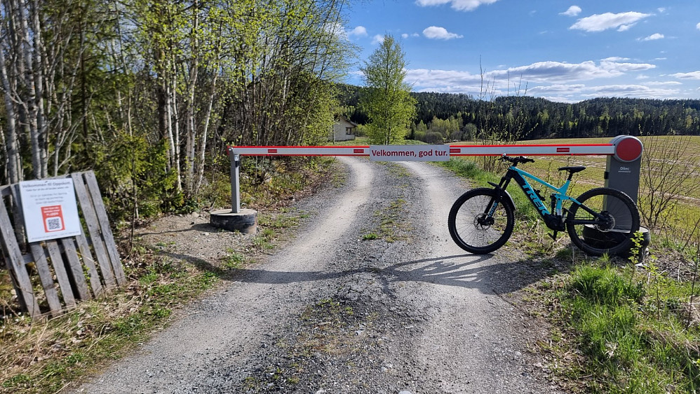 Jeg kunne betalt for å kjøre bilen et stykke opp her, men valgte heller å sykle hele veien opp