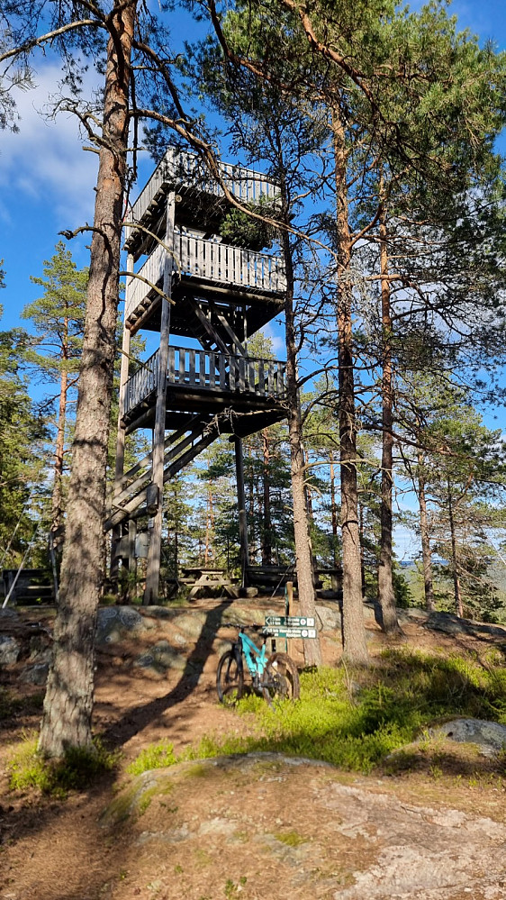 Utkikkstårn på toppen