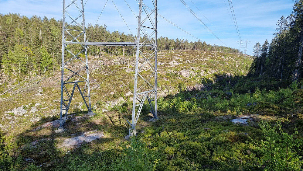Tilbakeblikk over kløfta og til andre siden hvor jeg tok meg ned