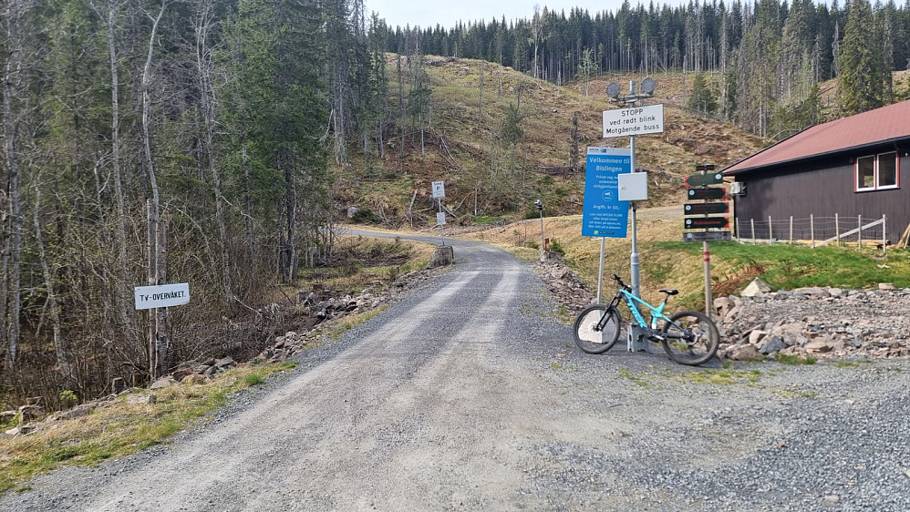 Turstart. Her var det kameraer og det kostet både å parkere og å eventuelt kjøre opp