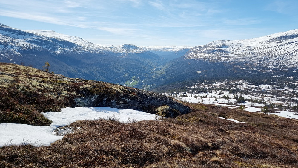 Tilbakeblikk mot start og ned i Romsdalen