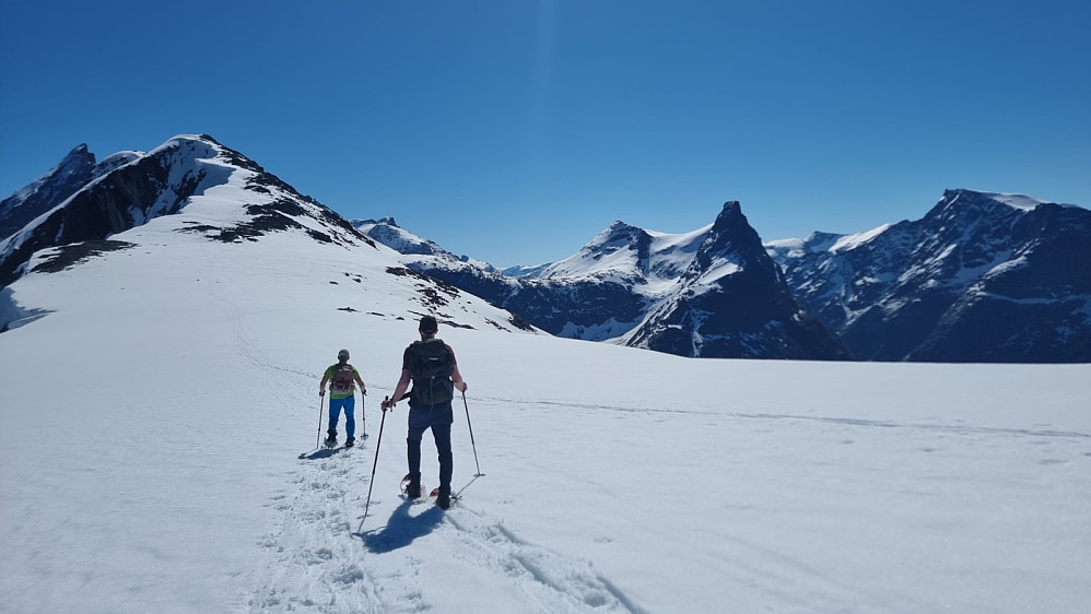 Etter en hard tur opp på våt og tung snø, kunne vi gå ryggen opp til Blånebba
