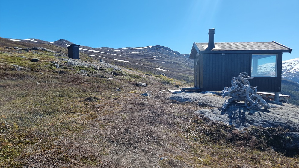 Dagsturhytta og med Skamsarkampen i bakgrunnen