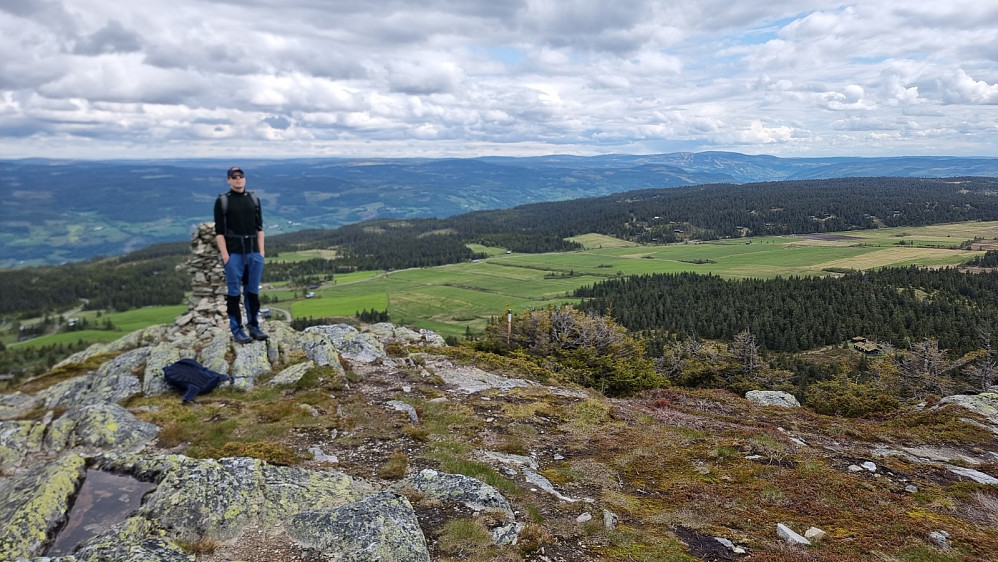 Flott utsikt fra Roåkerknappen. Hafjell bak og til høyre