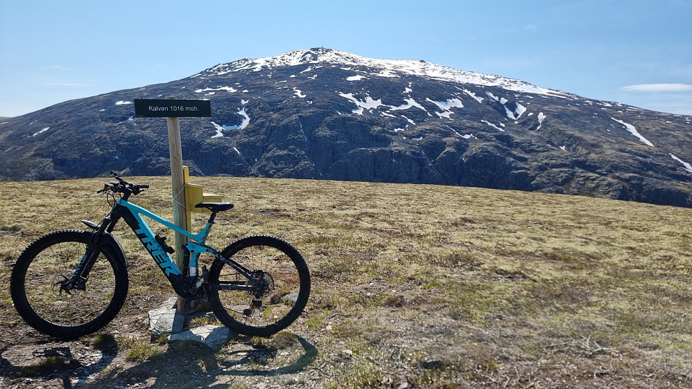 Toppen av Kalven med Tron i bakgrunnen