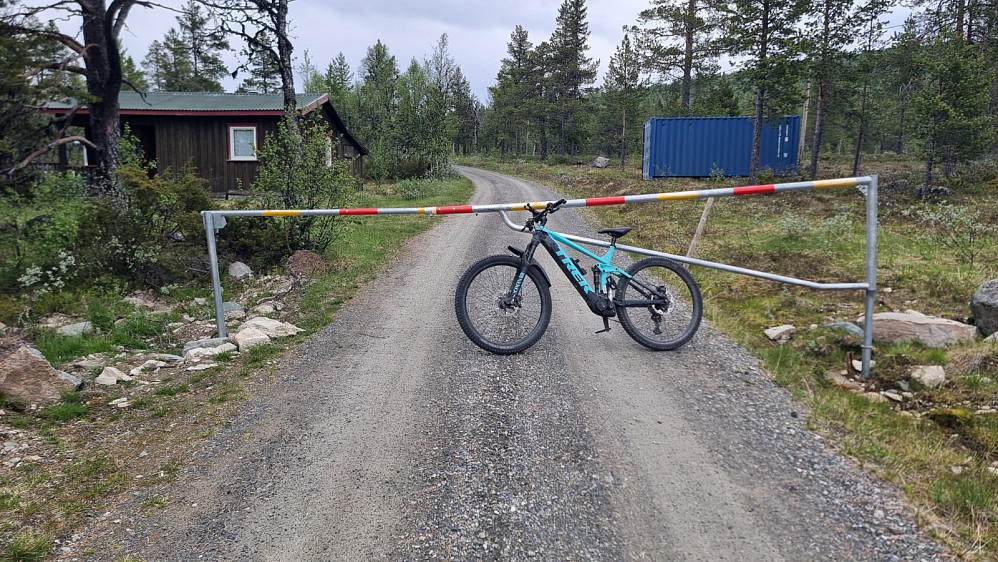 Låst bom  gjorde det greit med sykkelen