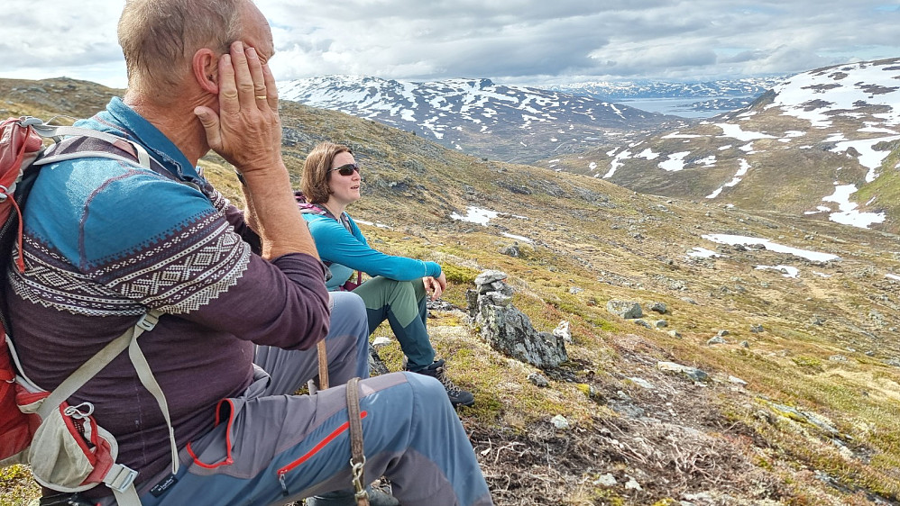 Nytt tilbakeblikk i det vi tok en liten pause oppe i fjellsiden